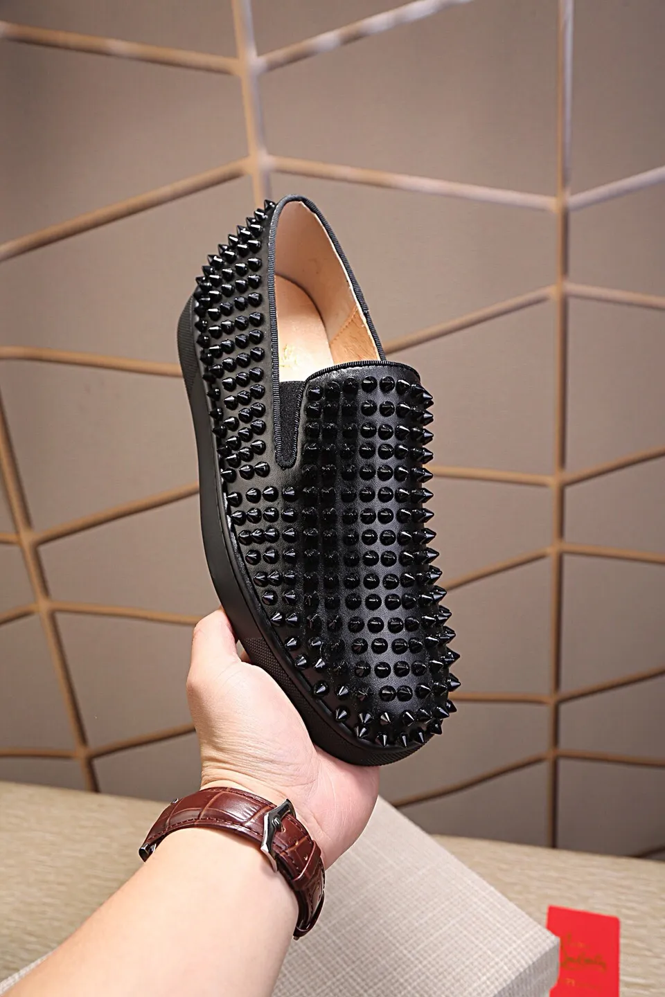 Ex-factory price 440. christian louboutin (CL red sole shoes) counter nail series, casual sneakers for couples 📢 📢 📢 Exclusive hot style release 🎈🎈💪 Movable latex feet 👻 Finished large sole car line [satisfied] 😝Female 35-40# Male 38#-46, global supply😝 [Top version]: original imported cowhide frosted upper, top original leather lining, original molded TPU outsole, original 1:1 detail processing, original shoe last, large quantity available from stock,